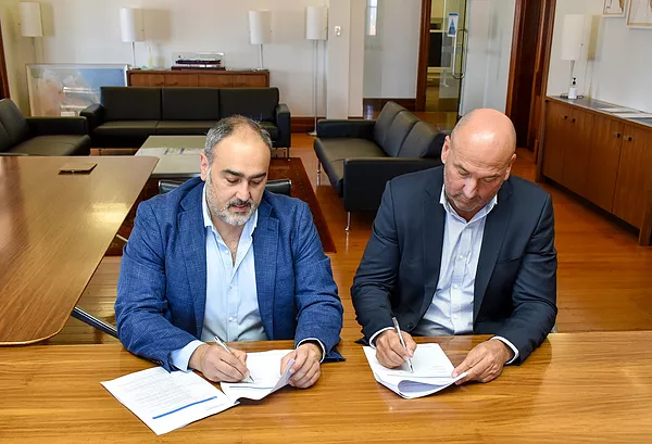 GPC COO Craig Walker and H2U Founder and Chief Executive Officer Dr Attilio Pigneri sign the new agreement.