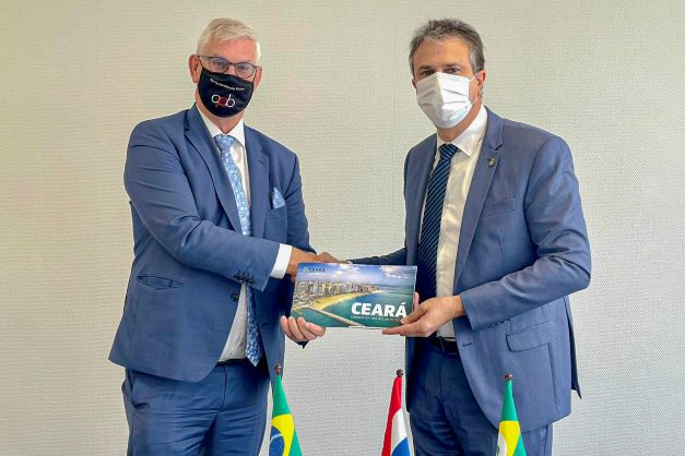 Transhydrogen President Hans Vrijenhoef and Governor of Ceará state Camilo Santana sign the agreement in Rotterdam this week.