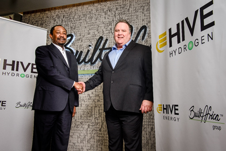 Thulani Gcabashe (left, Hive Hydrogen South Africa) and Schalk Venter (right, CEO of Afrox) at the project announcement. Source: Hive Energy.