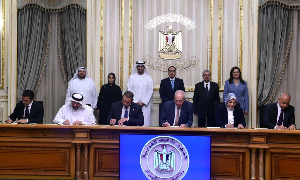 Executives from Masdar and Hassan Allam Utilities and government representatives from Egypt and UAE (including Egypt’s Prime Minister Mostafa Kamal Madbouly) sign the new project agreements. Source: Masdar.
