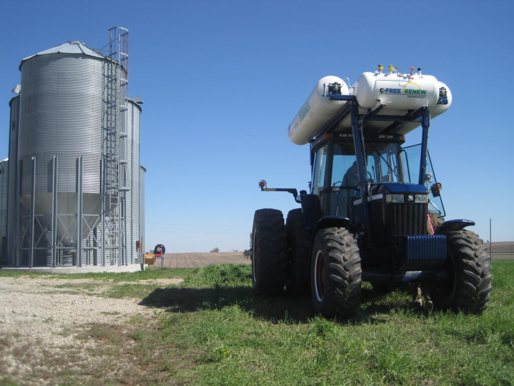 Jay Schmuecker’s ammonia-hydrogen fueled tractor in action on his Iowa farm in 2015. Source: Schmuecker Renewable Energy System/Corridor Business Journal.