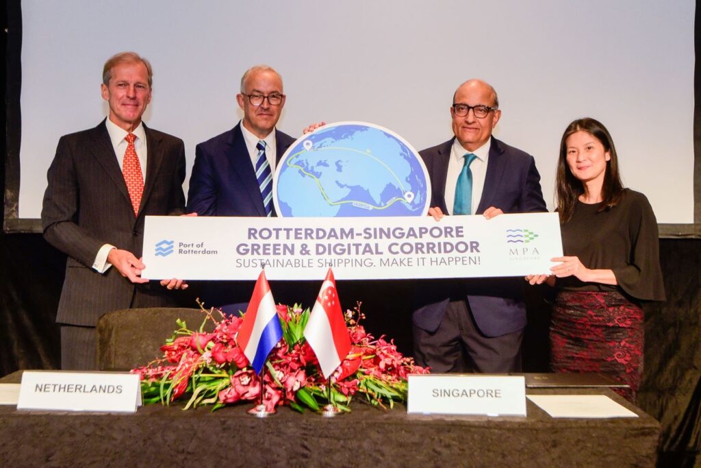 Allard Castelein (CEO Port of Rotterdam Authority), Ahmed Aboutaleb (Mayor of Rotterdam), S. Iswaran (Minister of Transport and Trade Relations Singapore) and Quah Ley Hoon (CEO Maritime and Port Authority Singapore) sign the new green corridor agreement in Singapore. Source: PoR.