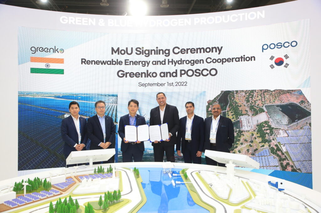 POSCO and Greenko executives sign the new agreement at the H2 MEET conference in South Korea. Source: POSCO.