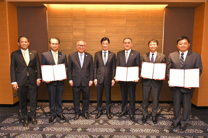 Executives from MOL, Mitsubishi, EGAT and Chiyoda sign the new MoU in Tokyo. Source: Mitsui OSK Lines.